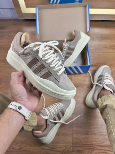 Améliorez votre collection de chaussures avec ces baskets Adidas x Bad Bunny Campus.