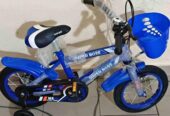 Voiture et vélo pour enfants