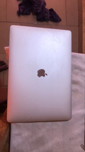 MacBook avec problème d’ecran et mot de passe