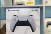 Manette PS5 DualSense – Technologie immersive et design ergonomique