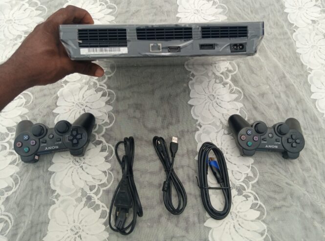 PS3 slim craquée avec 20 jeux et 2 manettes