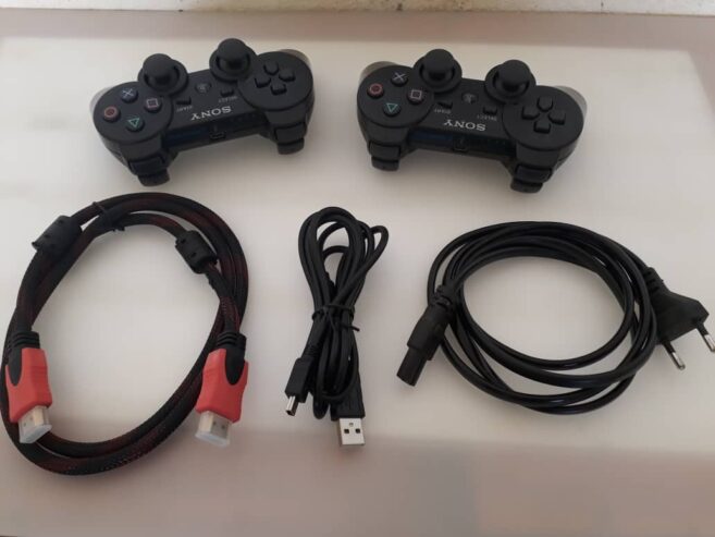 PlayStation 3 slim craquée avec 20 jeux et 2 manettes